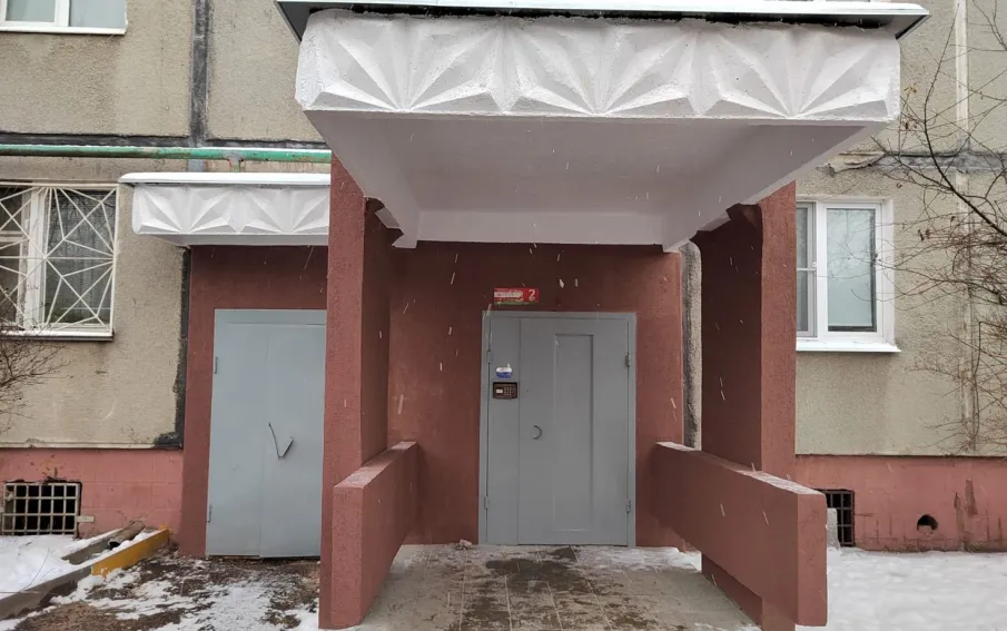 В Нижегородской области управляющие компании отремонтировали 163 входные группы многоквартирных домов по требованию Госжилинспекции.